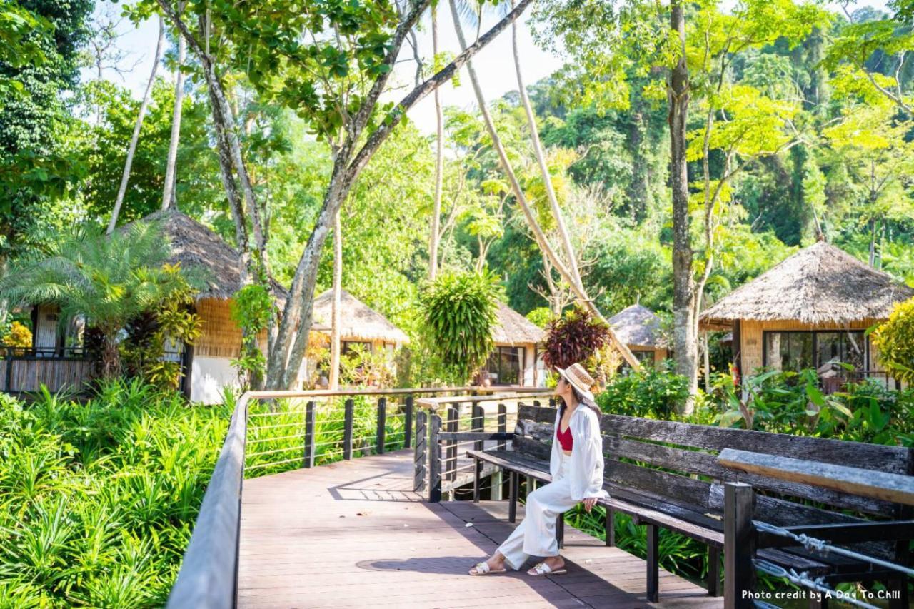 Thapwarin Resort - Green Hotel Koh Ngai Exteriör bild