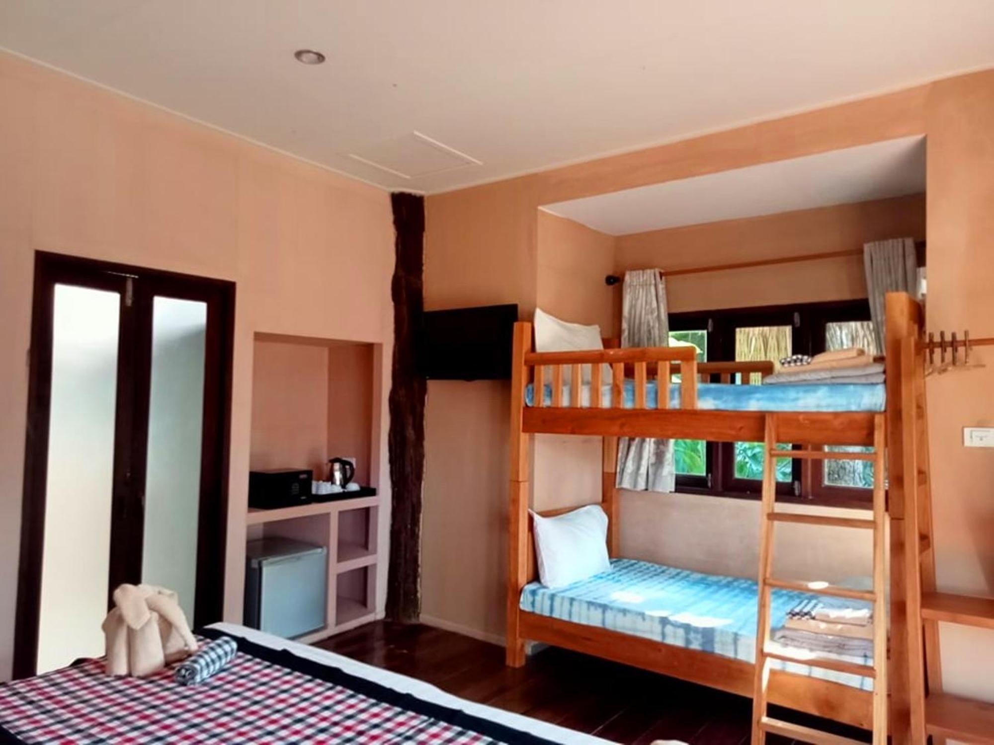 Thapwarin Resort - Green Hotel Koh Ngai Rum bild